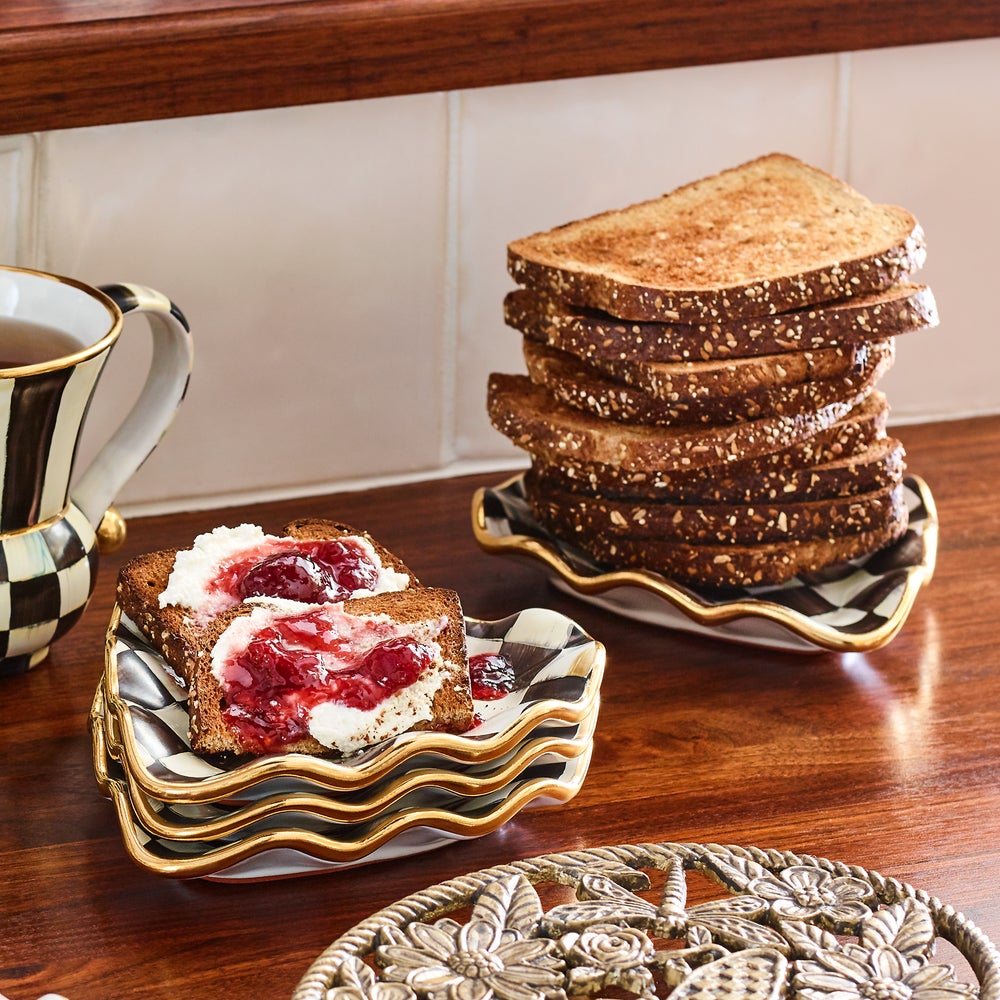 Courtly Check Fluted Heart Plate