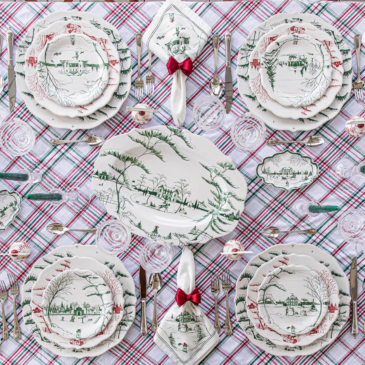 Country Estate Winter Frolic Charger/Platter Evergreen