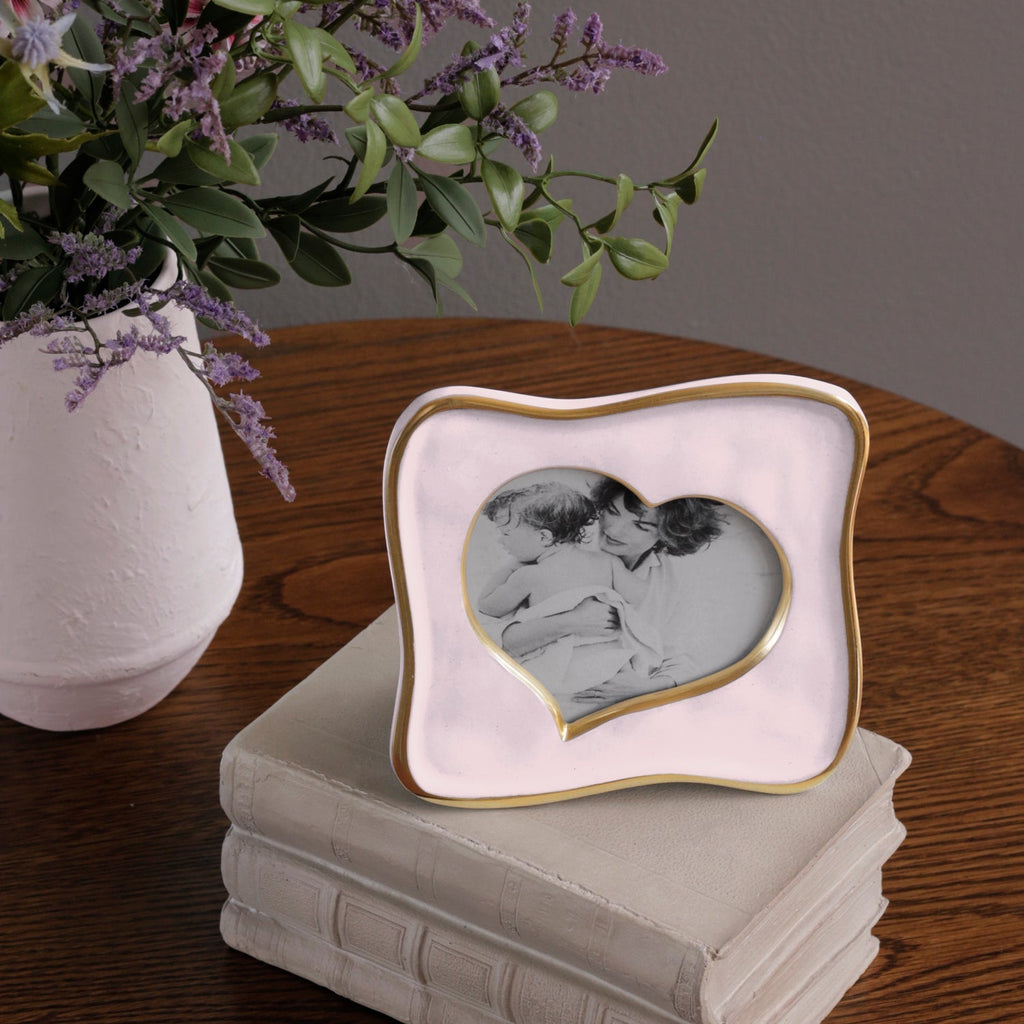 Frame Encanto Curved Heart 5x5 Camellia