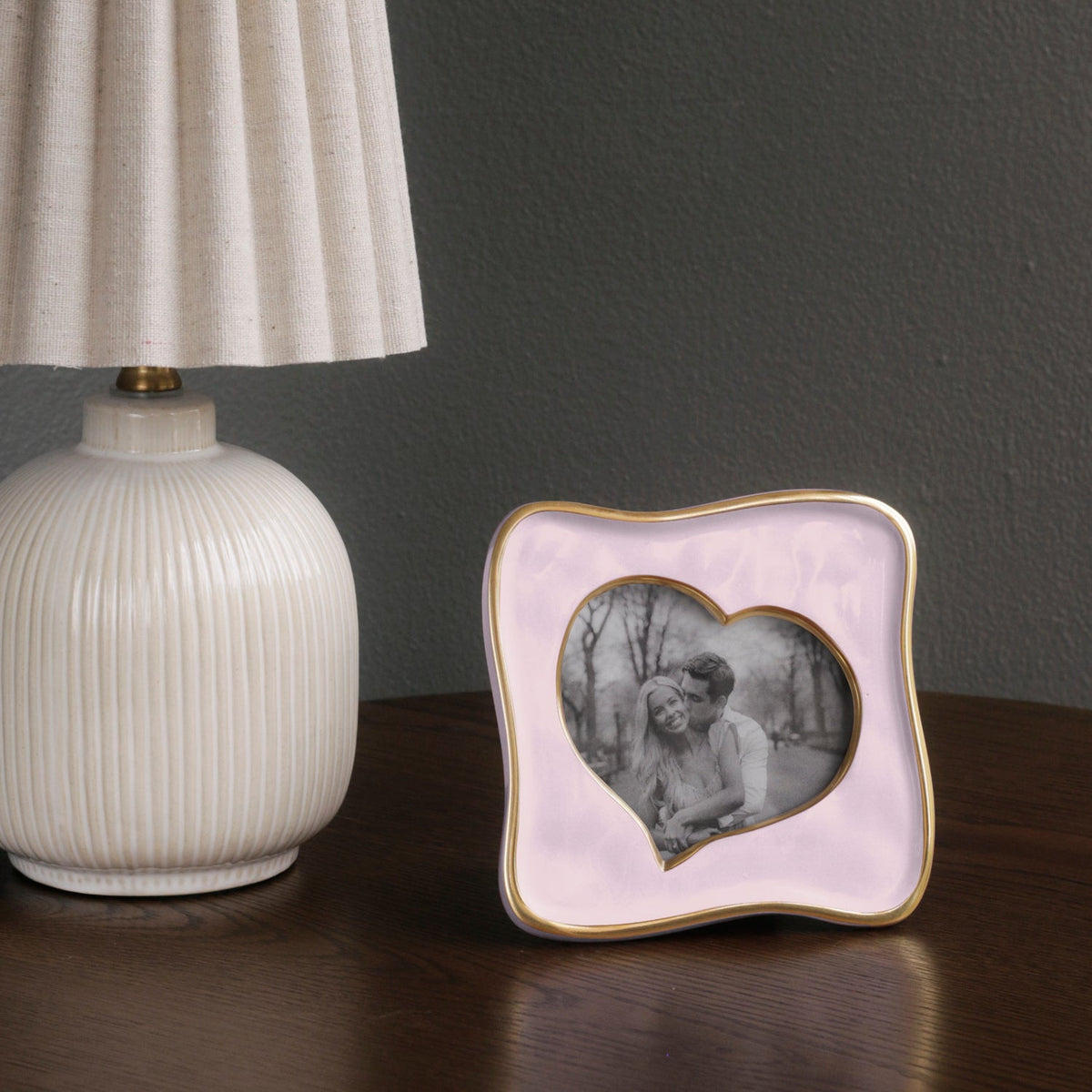 Frame Encanto Curved Heart 5x5 Camellia